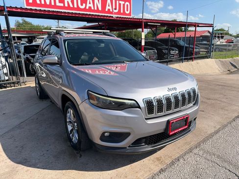 Used 2019 Jeep Cherokee Latitude Plus w/ Comfort/Convenience Group FWD image 15