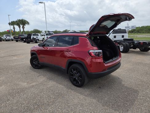 New 2026 Jeep Compass Latitude image 24