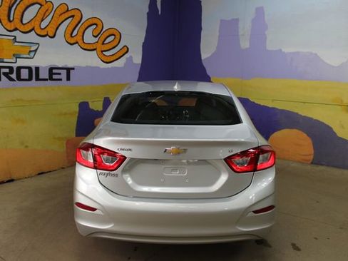 Used 2019 Chevrolet Cruze LT FWD image 7