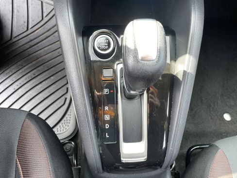 Used 2020 Nissan Versa SR FWD image 42