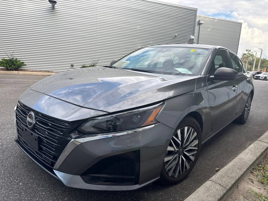 Used 2024 Nissan Altima 2.5 SV FWD image 3