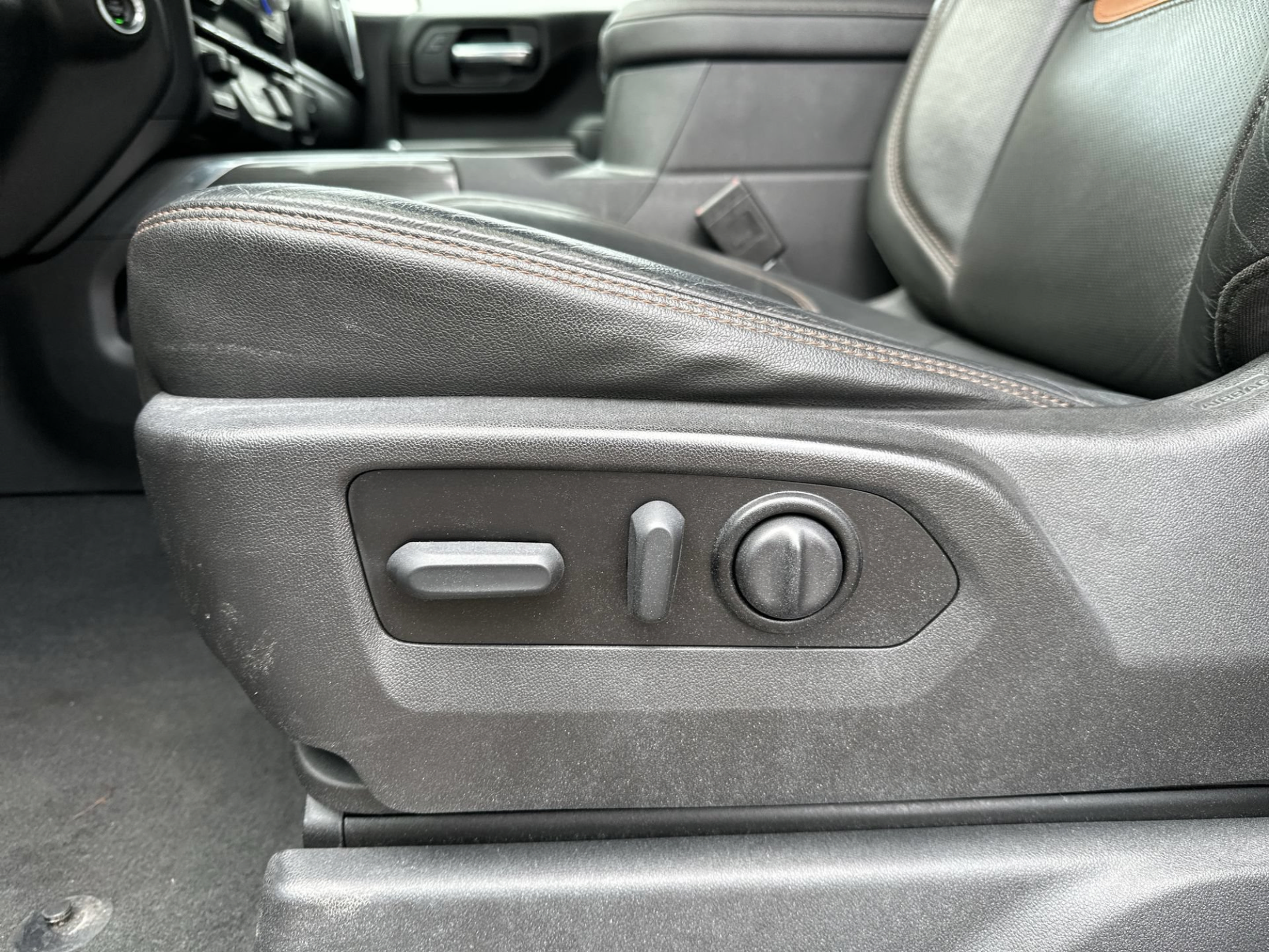 Used 2021 GMC Sierra 1500 AT4 AWD/4WD image 14