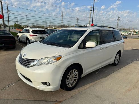 Used 2015 Toyota Sienna XLE Premium image 5