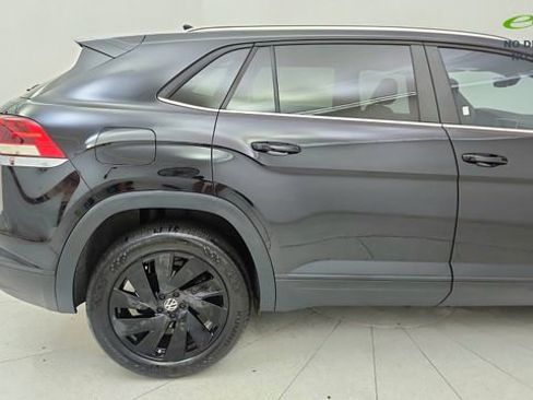 Used 2024 Volkswagen Atlas Cross Sport SE w/ Black Wheel Package image 12