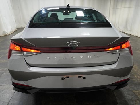 Certified 2023 Hyundai Elantra SE image 5