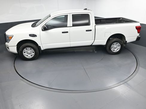 Used 2022 Nissan Titan S image 39