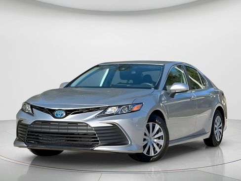 Used 2021 Toyota Camry LE image 1
