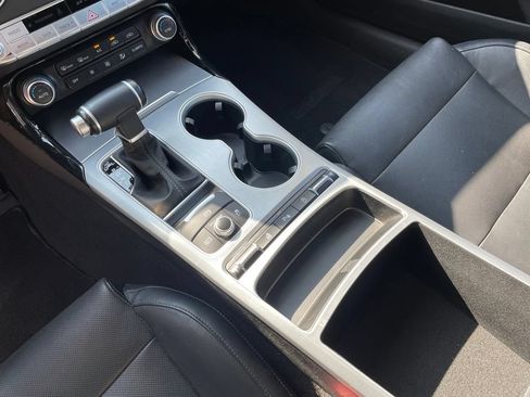 Used 2018 Kia Stinger GT1 AWD/4WD image 9