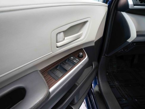 Used 2022 Toyota Sienna LE AWD/4WD image 7