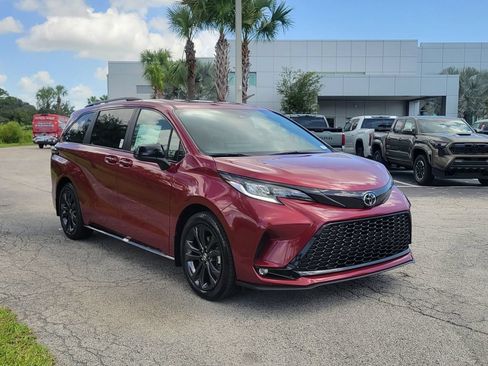 New 2026 Toyota Sienna XSE FWD image 3