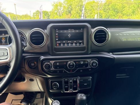 Used 2021 Jeep Wrangler Unlimited Sahara AWD/4WD image 15