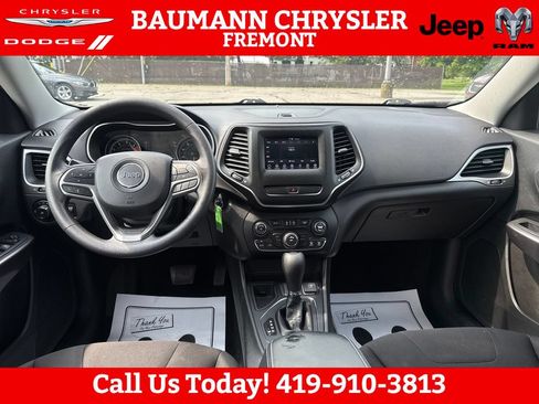 Used 2019 Jeep Cherokee Latitude w/ Popular Appearance Group FWD image 12