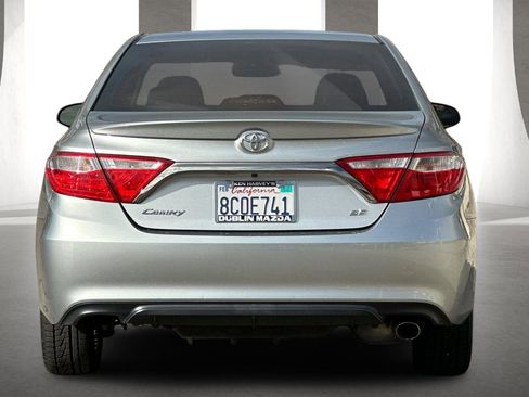 Used 2017 Toyota Camry SE image 5