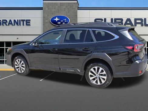 Certified 2025 Subaru Outback Premium AWD/4WD image 8