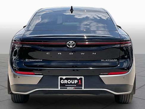 Used 2024 Toyota Crown Platinum AWD/4WD image 5
