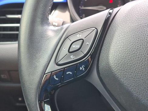 Used 2020 Toyota C-HR XLE FWD image 11