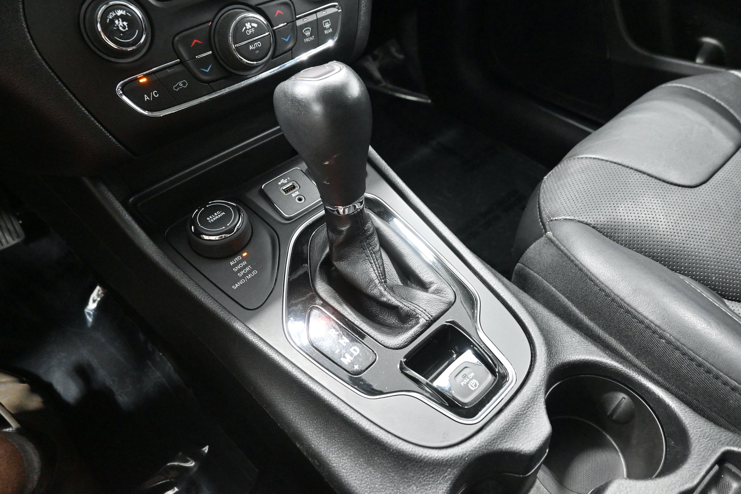 Used 2019 Jeep Cherokee Limited AWD/4WD image 20