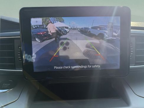 Used 2022 Ford Explorer XLT w/ Equipment Group 202A image 21