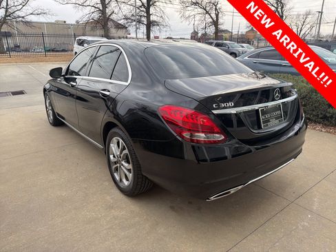 Used 2018 Mercedes-Benz C 300 4MATIC Sedan image 4
