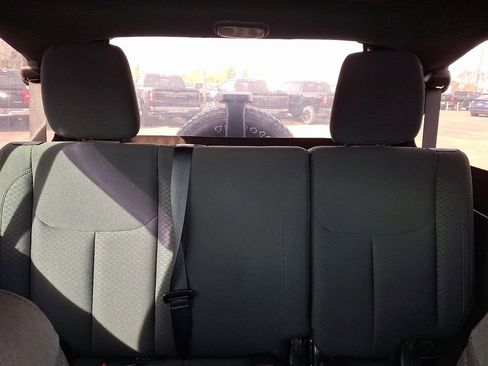 Used 2018 Jeep Wrangler Unlimited Sport S image 20