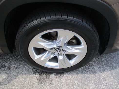 Used 2018 Toyota Highlander Limited FWD image 40