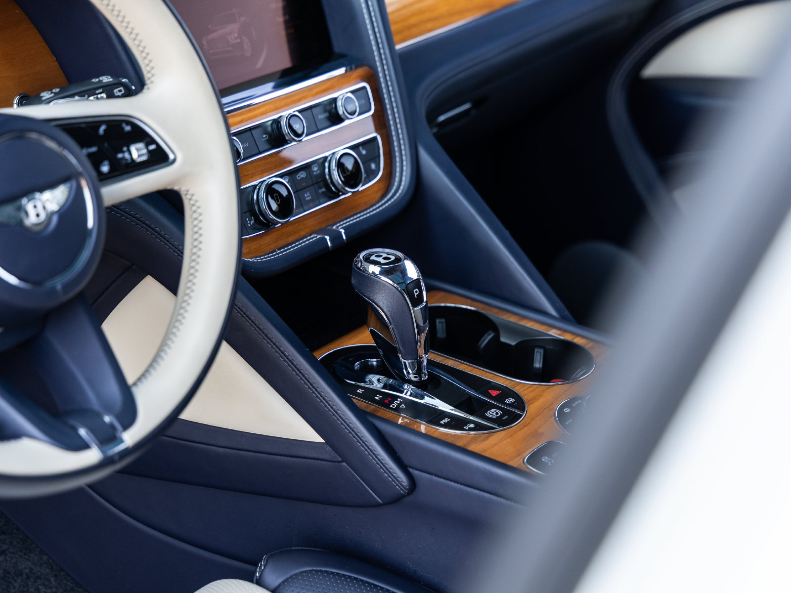Used 2021 Bentley Bentayga AWD/4WD image 28
