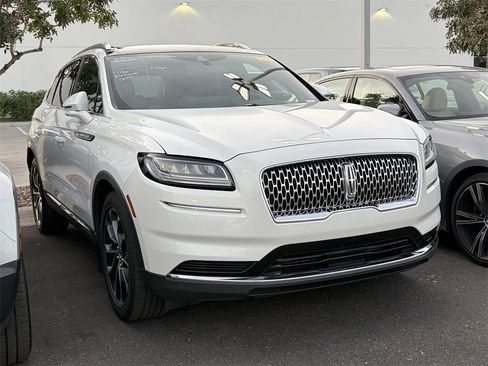 Used 2024 Lincoln Nautilus Premier image 4
