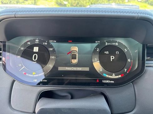 Used 2022 Land Rover Range Rover SE AWD/4WD image 2