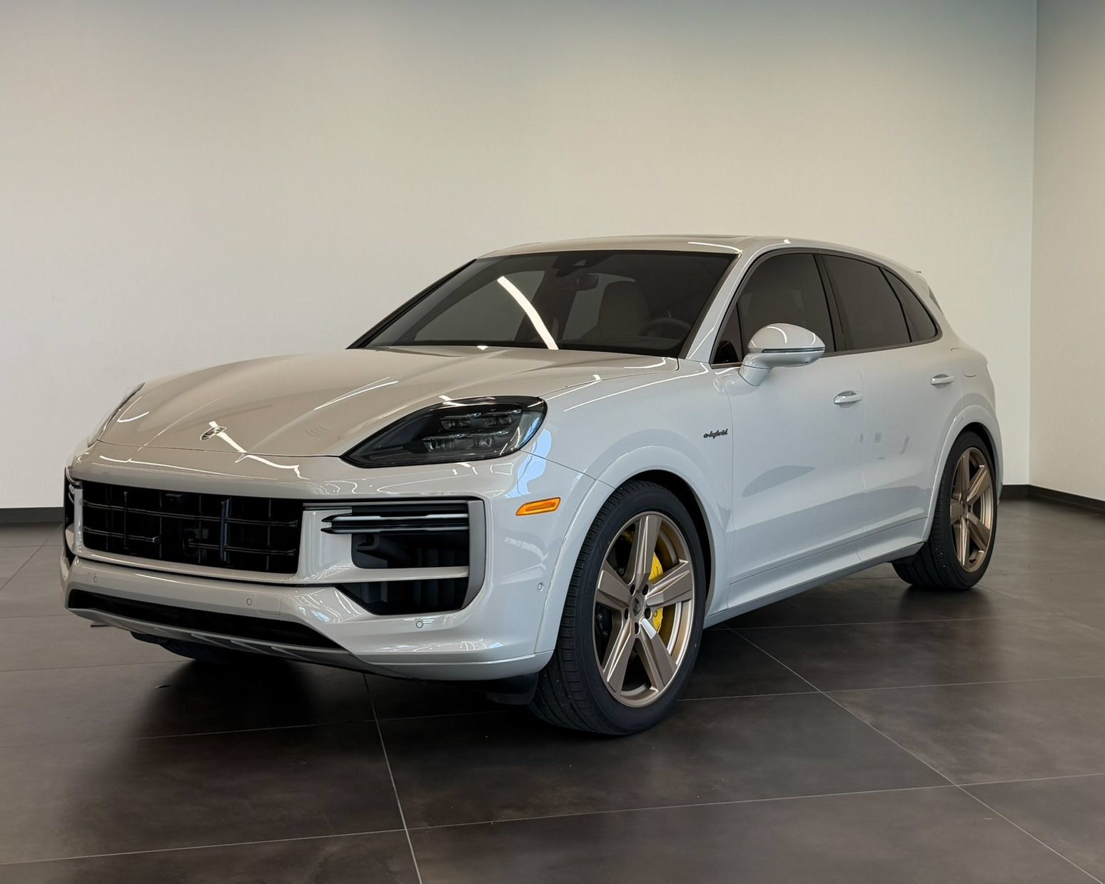 Used 2025 Porsche Cayenne Turbo AWD/4WD image 1