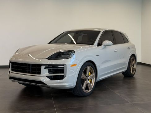Used 2025 Porsche Cayenne Turbo AWD/4WD image 1
