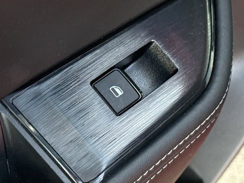 Used 2025 Nissan Rogue SV image 29