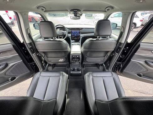 Used 2024 Jeep Grand Cherokee L Limited AWD/4WD image 25