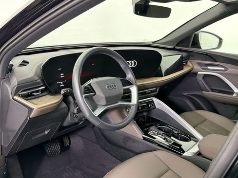 Certified 2025 Audi Q5 Premium w/ Convenience Package AWD/4WD image 4