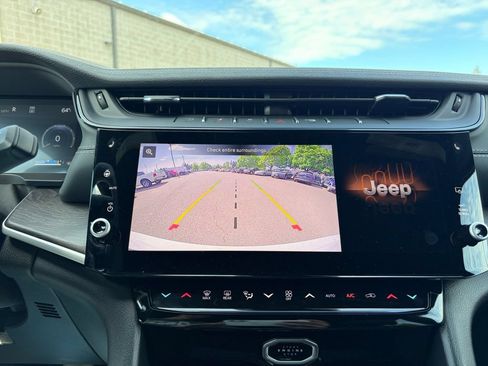 New 2026 Jeep Grand Cherokee Altitude AWD/4WD image 18