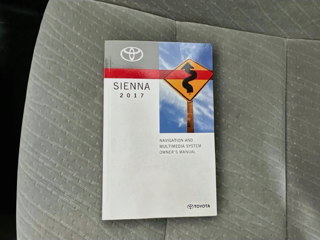 Used 2017 Toyota Sienna LE FWD image 35