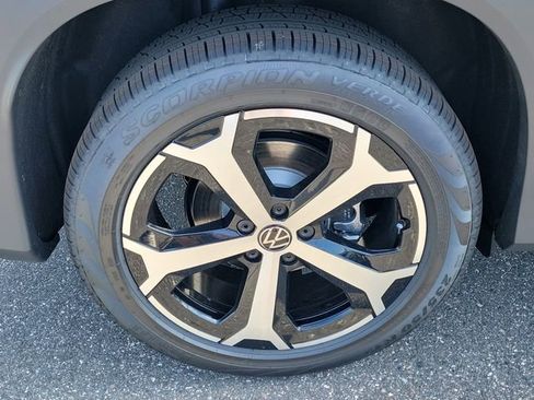 New 2026 Volkswagen Tiguan SE FWD image 5