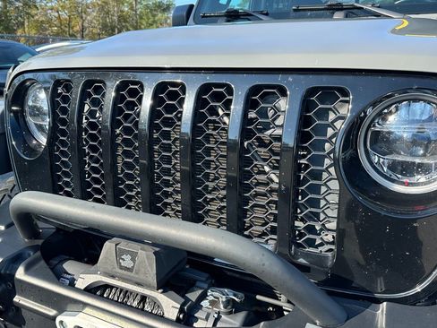 Used 2021 Jeep Gladiator Willys image 27
