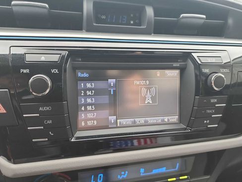 Used 2014 Toyota Corolla LE image 17