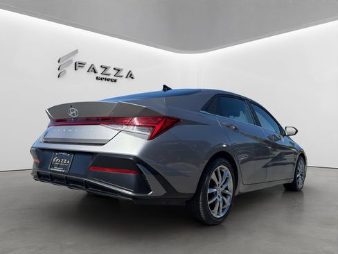 Used 2024 Hyundai Elantra SEL w/ Convenience Package FWD image 5