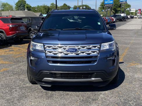 Used 2018 Ford Explorer XLT w/ Equipment Group 202A image 2