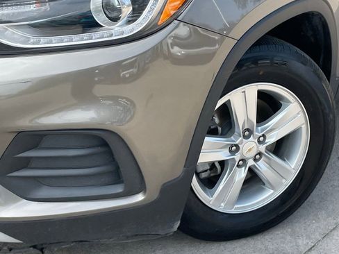 Used 2022 Chevrolet Trax LT w/ LT Convenience Package FWD image 8