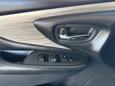 Used 2018 Nissan Murano SV image 12