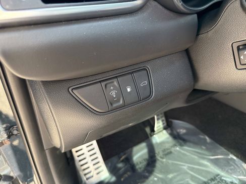 Used 2023 Genesis G70 2.0T w/ Sport Prestige Package image 20