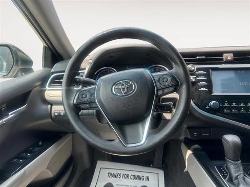 Used 2018 Toyota Camry LE image 12