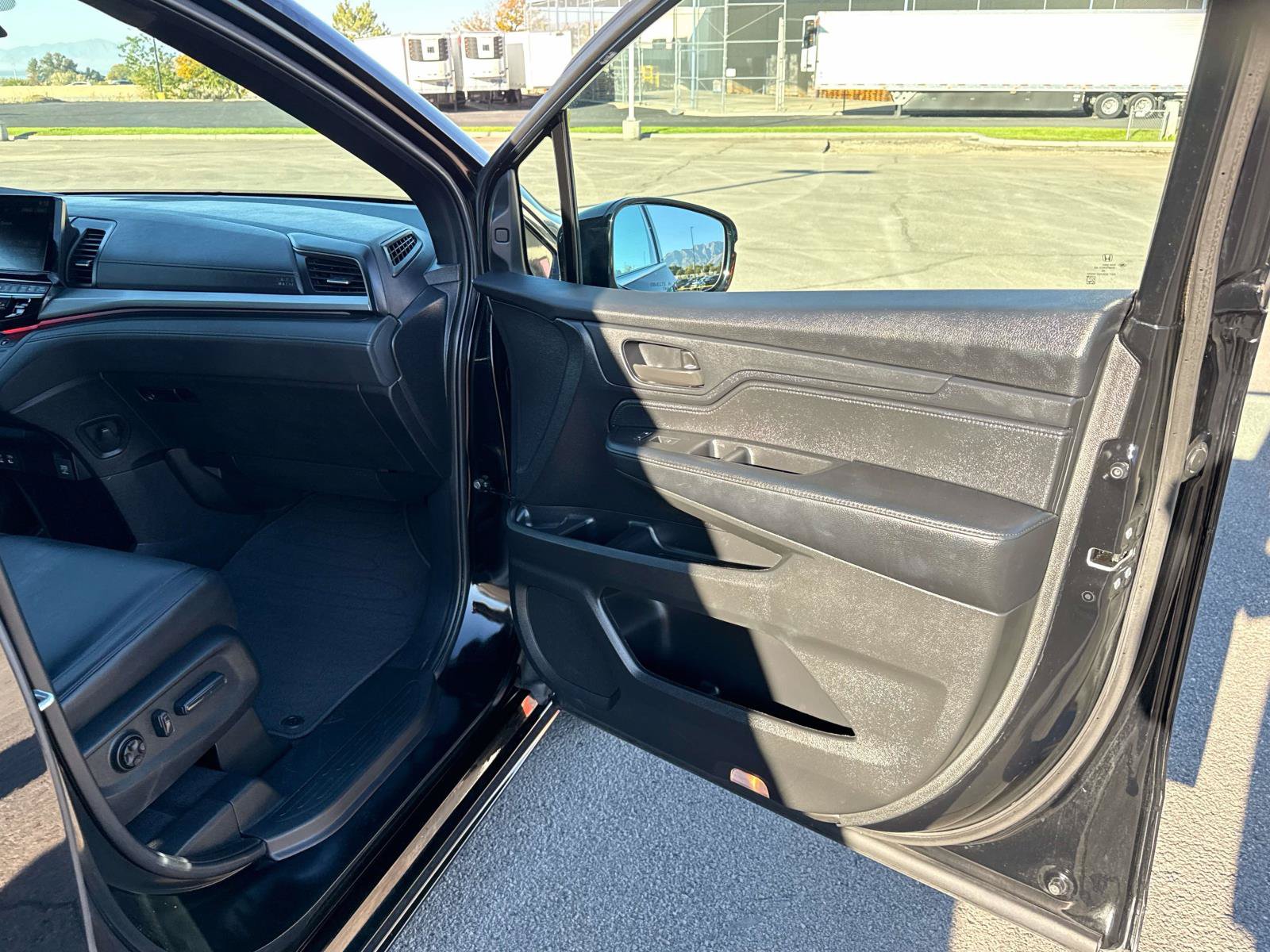 Used 2025 Honda Odyssey Sport-L image 21