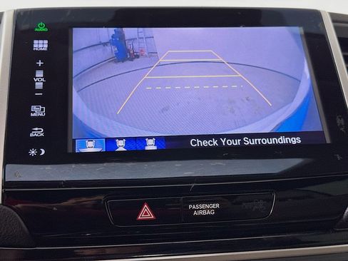 Used 2016 Honda Pilot Touring image 16