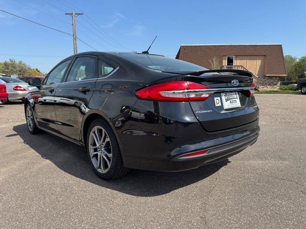 Used 2017 Ford Fusion SE w/ Equipment Group 601A FWD image 9