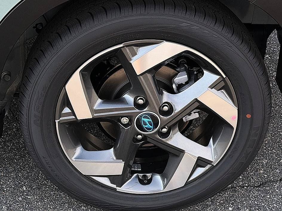 New 2026 Hyundai Venue SEL FWD image 6