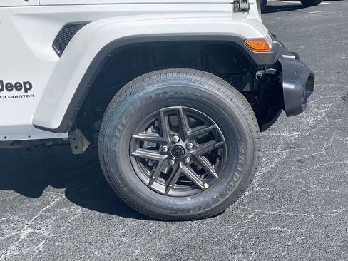 New 2025 Jeep Gladiator Sport image 39