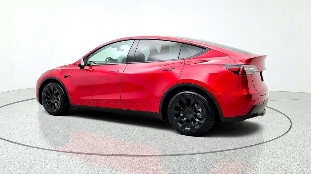 Used 2024 Tesla Model Y 2WD image 7